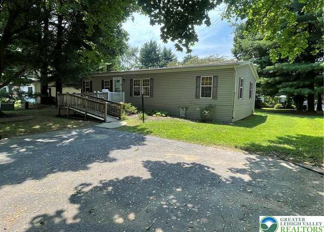 Property at 8727 Evergreen Cir, Breinigsville, PA 18031, 3 beds, 2 baths