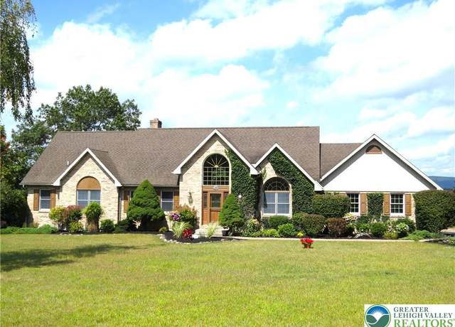 Property at 345 Beaver Run Dr, Bushkill Twp, PA 18064, 3 beds, 2.5 baths