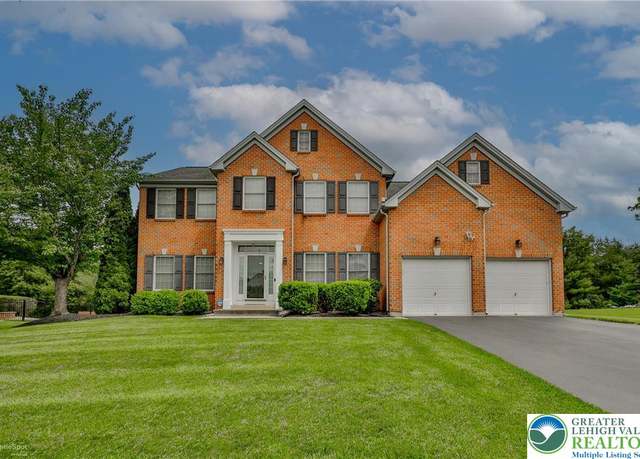 Property at 1303 Foxview Dr, Hanover Twp, PA 18017, 4 beds, 3.5 baths