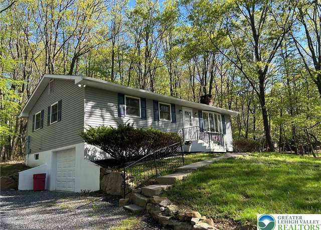 Property at 3237 Woodcrest Ave, Chestnuthill Twp, PA 18330, 3 beds, 2 baths