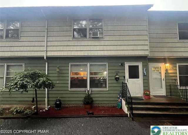 Property at 1256 Chateau Dr, Middle Smithfield Twp, PA 18302, 3 beds, 2.5 baths