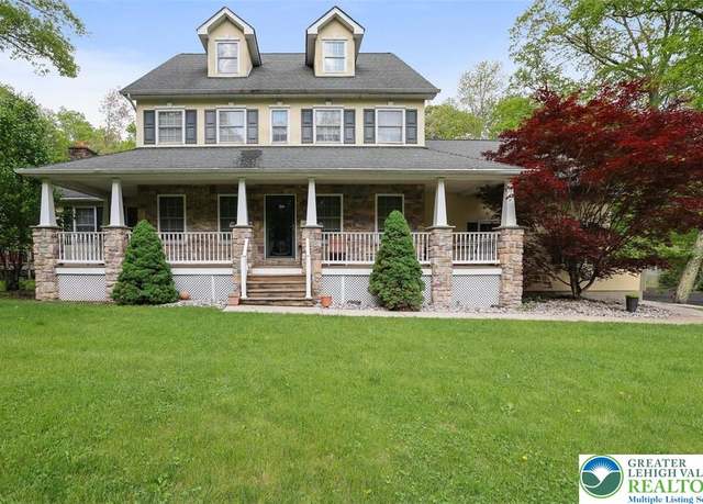 Property at 118 Hollow Dr, Stroudsburg, PA 18360, 4 beds, 2.5 baths