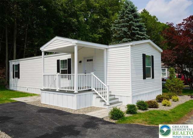 Property at 420 Upper Pmhe North Dr, Middle Smithfield Twp, PA 18302, 2 beds, 1 bath