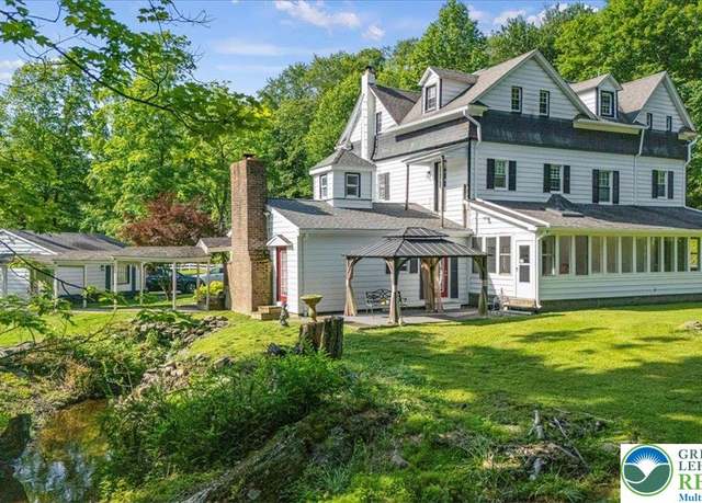 Property at 148 Frutchey Dr, Middle Smithfield Twp, PA 18302, 5 beds, 3.5 baths