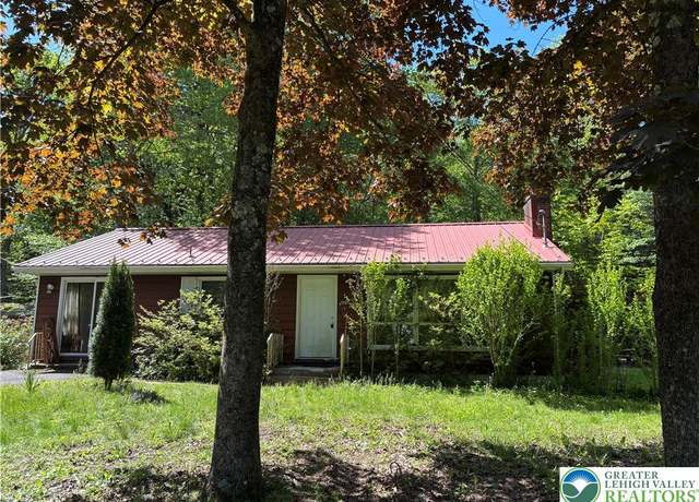 Property at 2533 Holly Ln, Polk Twp, PA 18058, 2 beds, 1.5 baths