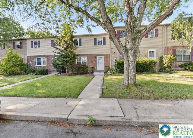 Property at 318 Tupelo Ct, Upper Macungie Twp, PA 18104, 3 beds, 2.5 baths