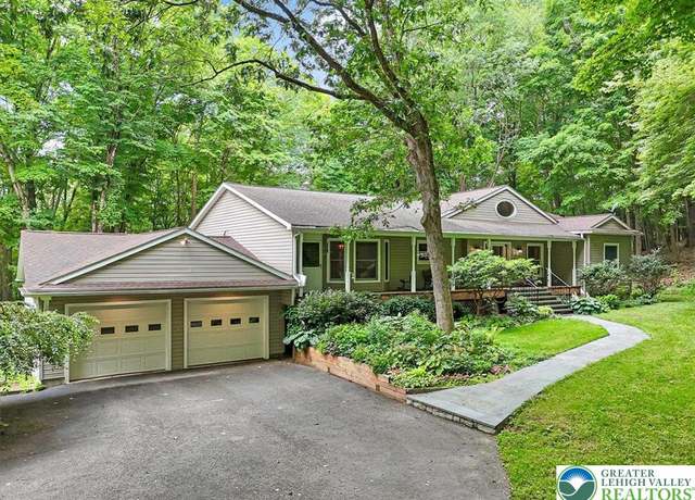 Property at 4018 Manor Dr, Hamilton Twp, PA 18360, 5 beds, 2.5 baths