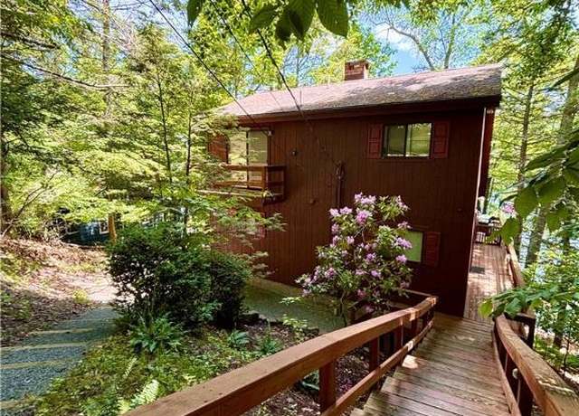 Property at 133 N Eastwood Dr, Pike, PA 18426, 3 beds, 2 baths