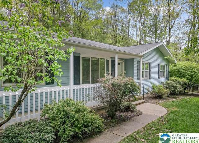 Property at 2516 Spring Ln, Chestnuthill Twp, PA 18353, 3 beds, 2 baths