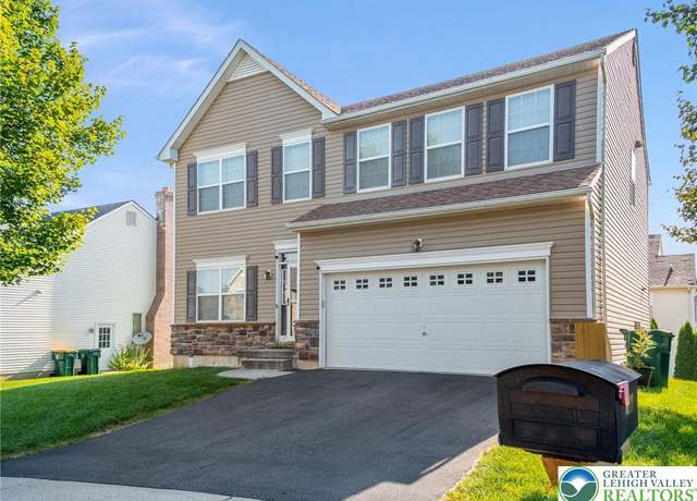 Property at 17 Stonecreek Ct, Palmer Twp, PA 18045, 4 beds, 2.5 baths