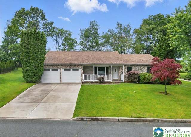 Property at 3206 Applewood Ct, Bethlehem Twp, PA 18020, 3 beds, 2 baths
