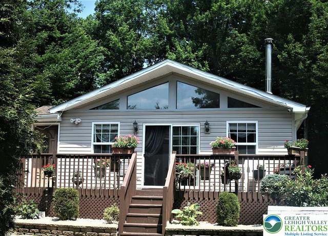 Property at 1026 Seven Nation Dr, Coolbaugh Twp, PA 18466, 3 beds, 2.5 baths