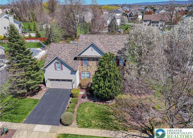 Property at 6986 Periwinkle Ct, Macungie Borough, PA 18062, 4 beds, 3.5 baths