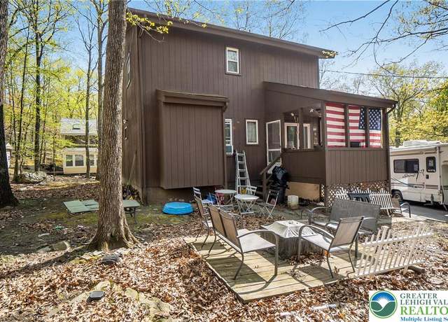 Property at 1231 Kensington Dr, Stroud Twp, PA 18301, 3 beds, 2 baths
