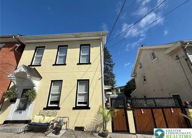 Property at 413 Pawnee St, Bethlehem City, PA 18015, 4 beds, 1.5 baths