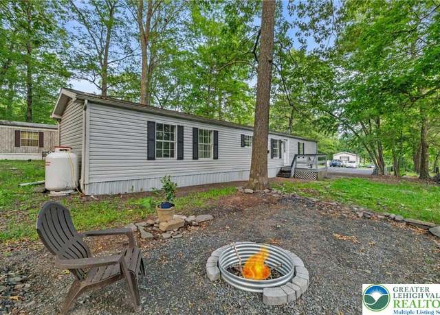 Property at 7810 Dougherty Dr, Middle Smithfield Twp, PA 18302, 3 beds, 2 baths