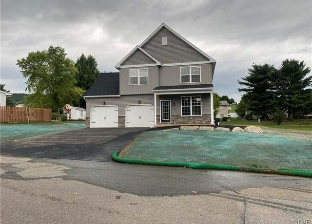 Property at 1845 13th St, Bethlehem Twp, PA 18020, 3 beds, 2.5 baths