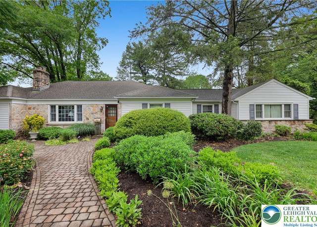 Property at 3211 Chestnut Dr, South Whitehall Twp, PA 18104, 3 beds, 3 baths
