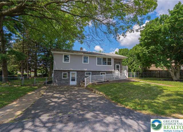Property at 1605 4th St, Bethlehem Twp, PA 18020, 4 beds, 2 baths