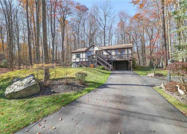 Property at 137 Outer Dr, Coolbaugh Twp, PA 18347, 3 beds, 2 baths