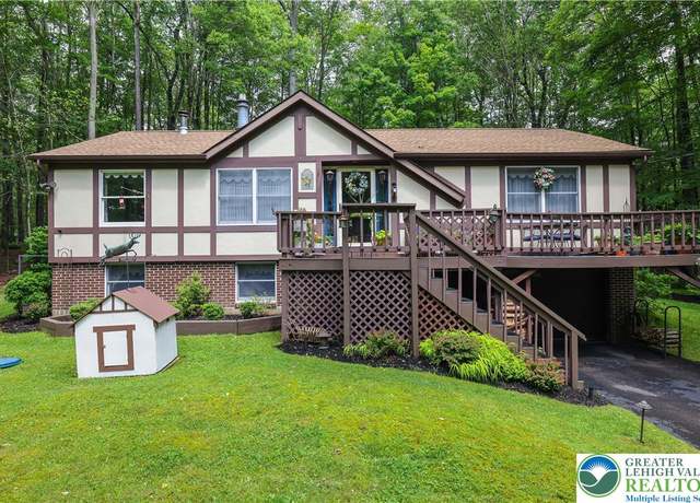 Property at 137 Outer Dr, Coolbaugh Twp, PA 18347, 3 beds, 2 baths