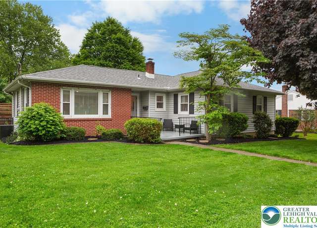 Property at 218 Hillside Ave, Nazareth Borough, PA 18064, 3 beds, 1.5 baths