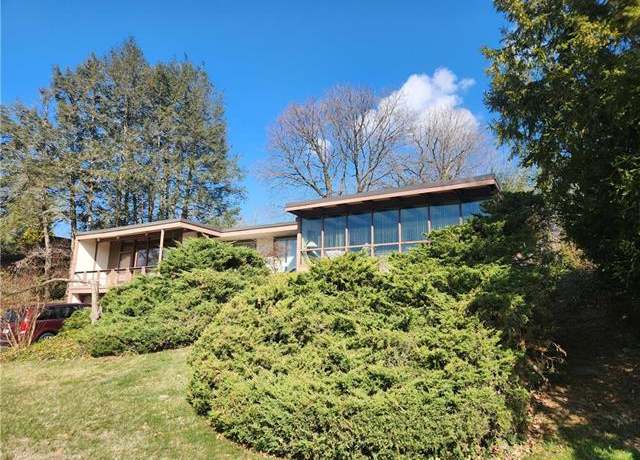 Property at 3033 Parkway Blvd, Allentown City, PA 18104-5372, 4 beds, 2.5 baths