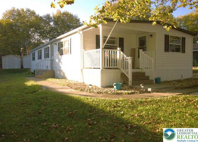 Property at 11 Longridge Ct, Moore Twp, PA 18014, 3 beds, 2 baths