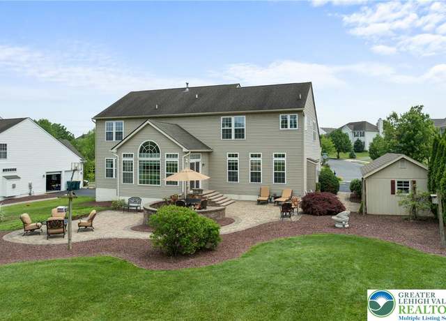 Property at 123 Clover Hollow Rd, Easton, PA 18045, 4 beds, 2.5 baths