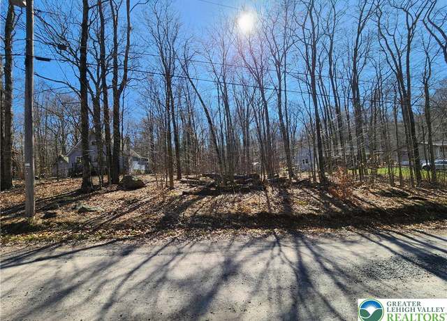 Property at 284 Delaware Trl, Tobyhanna Twp, PA 18347