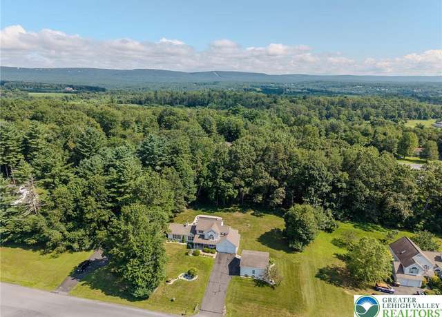 Property at 1609 Olympic Way, Chestnuthill Twp, PA 18330, 3 beds, 2.5 baths