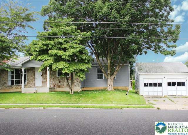 Property at 220 Rentzheimer Dr, Hellertown Boro, PA 18055, 4 beds, 3 baths