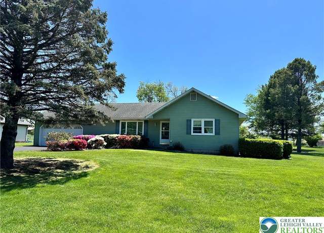 Property at 3812 W Greenwood Dr, Bethlehem Twp, PA 18020, 3 beds, 2 baths