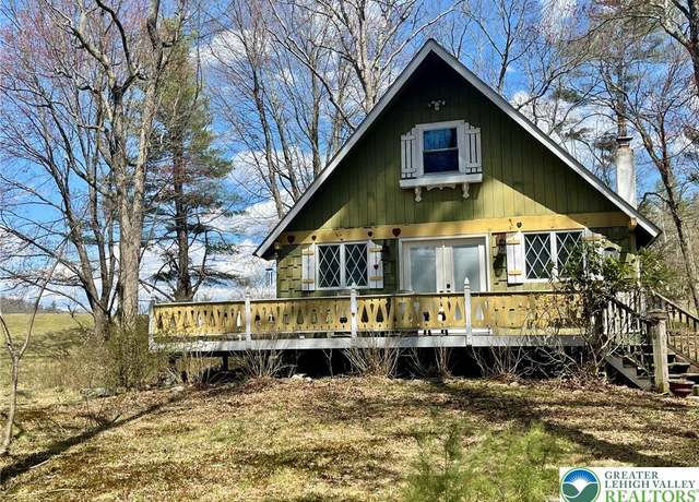 Property at 215 Outer Dr, Pike, PA 18328, 3 beds, 1 bath