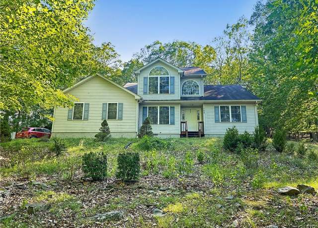 Property at 104 Shannon Ct, Pike, PA 18324, 4 beds, 2.5 baths