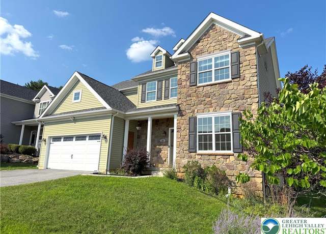 Property at 119 Oakwood Dr, Whitehall, PA 18052, 4 beds, 3 baths