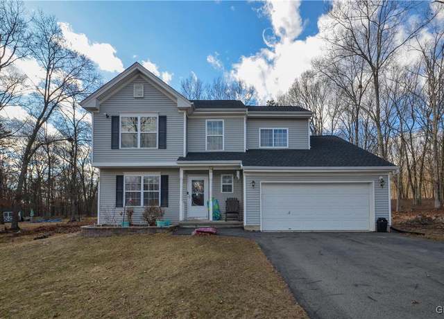 Property at 2138 Bedford Dr, Lehman Twp, PA 18324, 4 beds, 2.5 baths