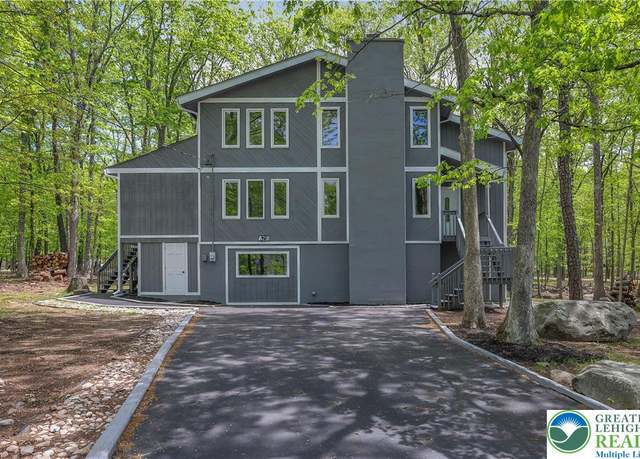 Property at 8210 Pine Grove Dr, Stroud Twp, PA 18301, 5 beds, 3 baths