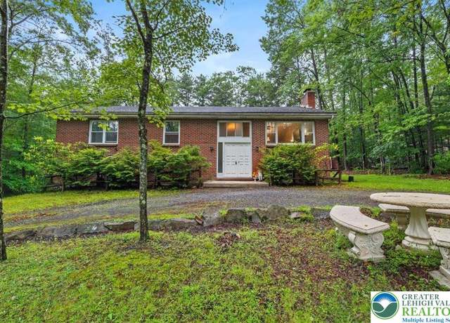Property at 4823 Queens Way, Polk Twp, PA 18058, 3 beds, 2 baths
