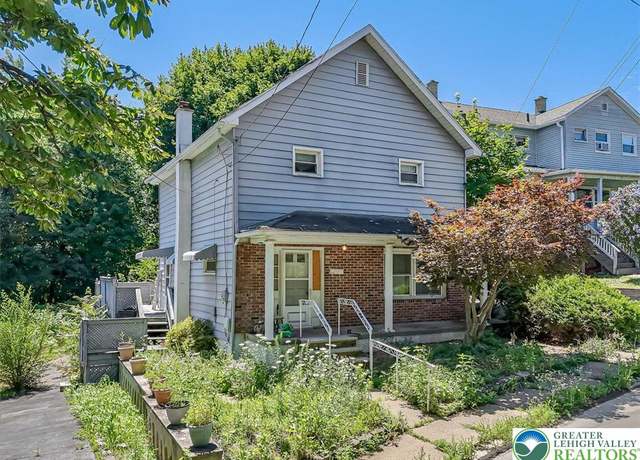 Property at 137 W Parker St, Lackawanna, PA 18508, 3 beds, 2 baths