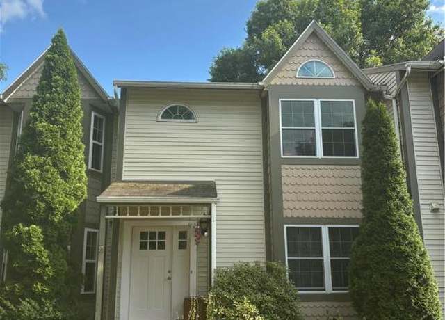 Property at 102 Franklin Ct, Bethlehem Twp, PA 18020, 3 beds, 2.5 baths