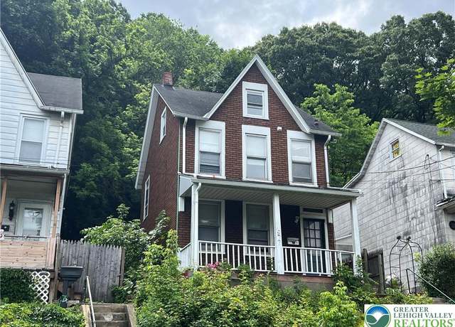 Property at 977 Wyandotte St, Bethlehem City, PA 18015, 4 beds, 1.5 baths