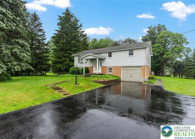 Property at 2560 Community Dr, Moore Twp, PA 18014, 4 beds, 2 baths