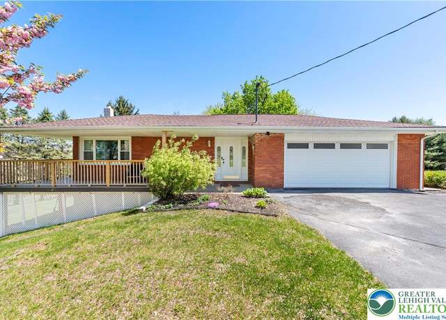 Property at 400 S Hokendauqua Dr, Moore Twp, PA 18067, 5 beds, 2.5 baths