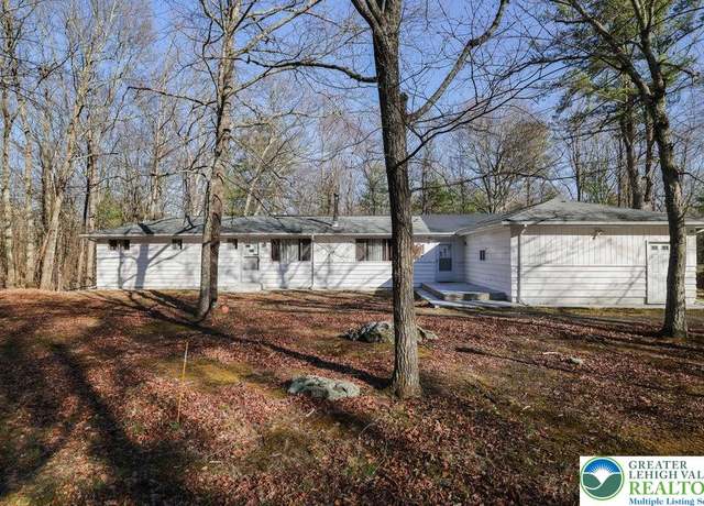 Property at 106 Dogwood Rd, Pike, PA 18328, 4 beds, 1 bath