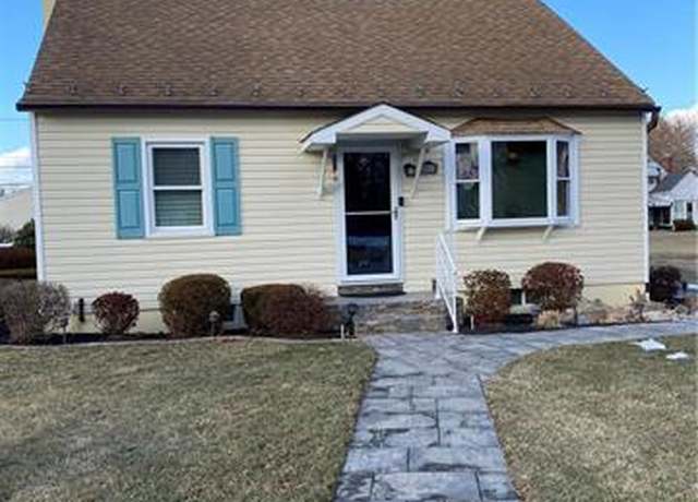 Property at 2615 Helen St, South Whitehall Twp, PA 18104-1803, 3 beds, 2.5 baths