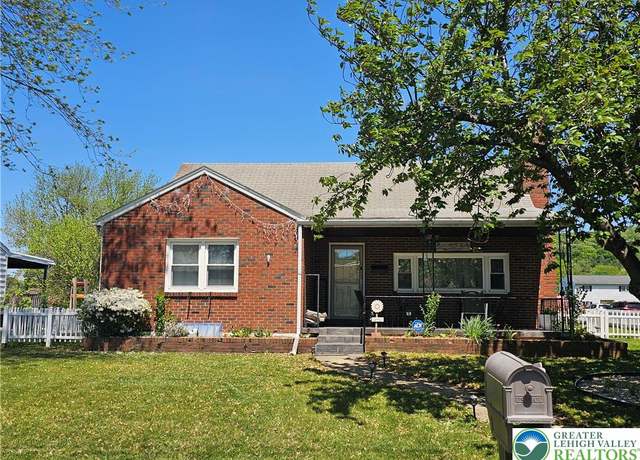 Property at 727 E Federal St, Salisbury Twp, PA 18103, 4 beds, 2 baths
