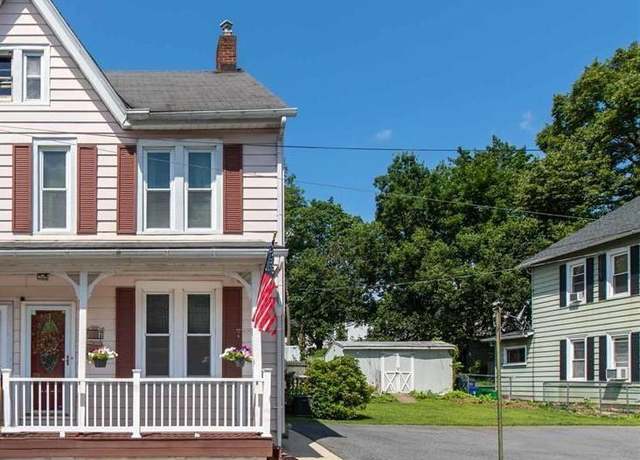 Property at 527 Maple St, Bethlehem City, PA 18018, 3 beds, 1.5 baths