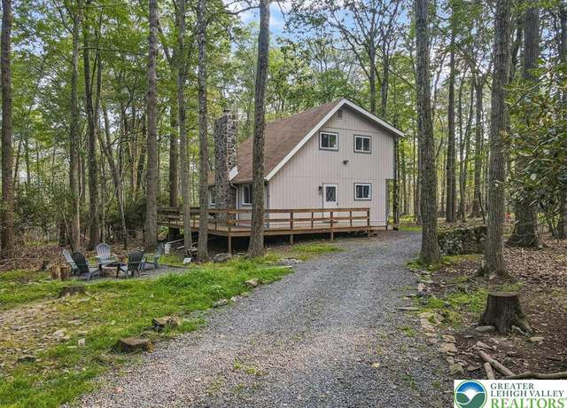 Property at 1069 Maple Dr, Tobyhanna Twp, PA 18347, 3 beds, 2 baths