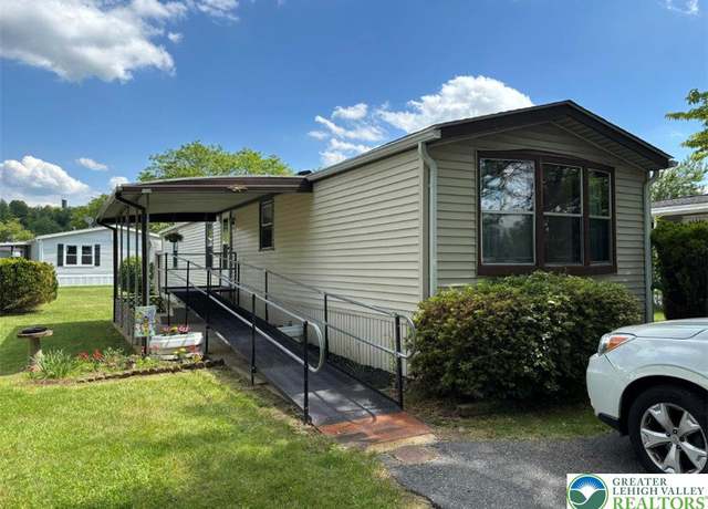 Property at 26 Powderhorn Pl, Upper Mt Bethel Twp, PA 18343, 2 beds, 2 baths